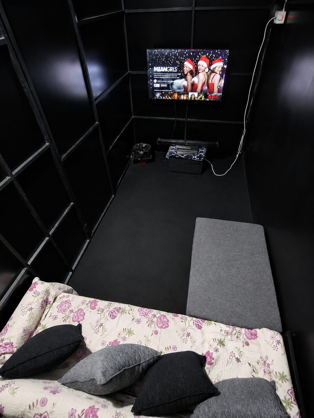 Yakkala TV cabin